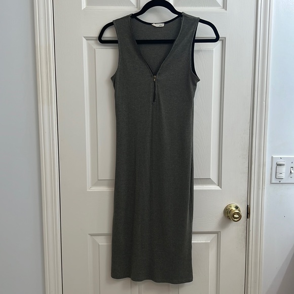 EUC Women’s Ribbed Olive MIDI zip top Dress - Size M - Picture 2 of 6